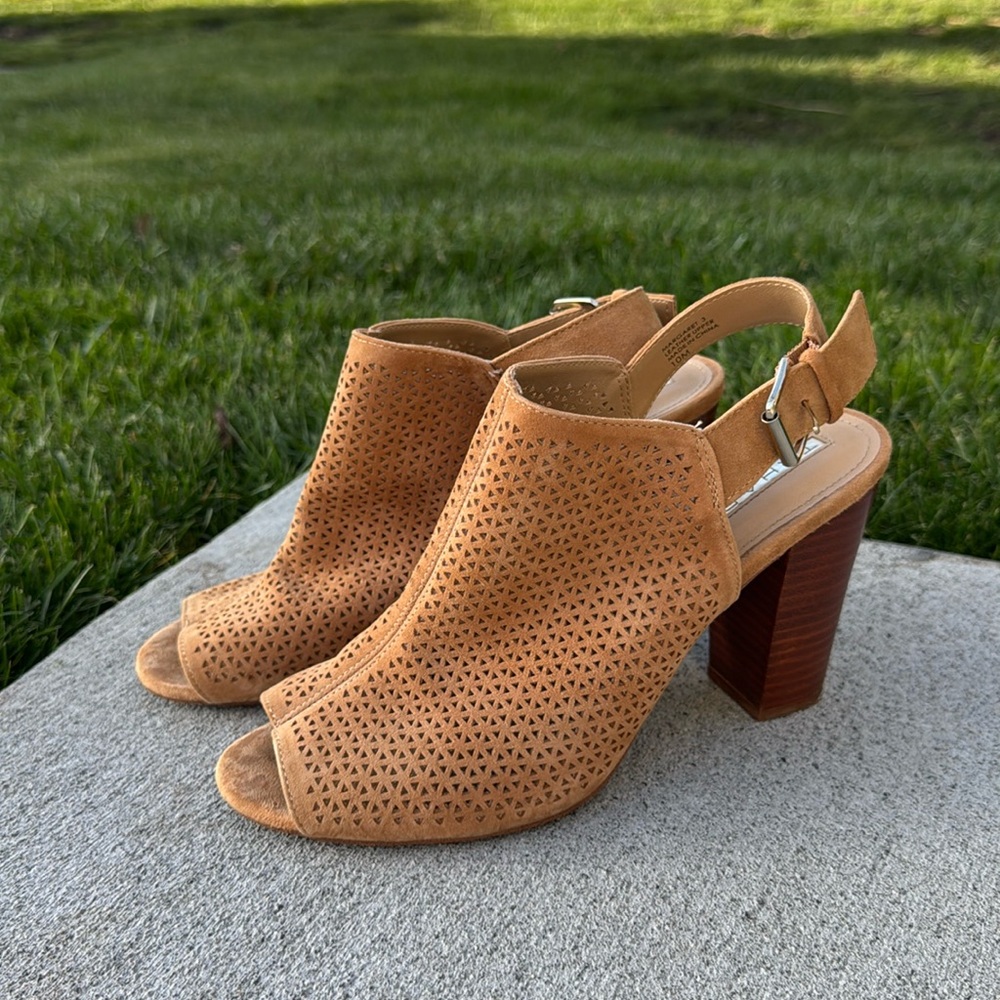 Tahari brand women’s heeled sandal